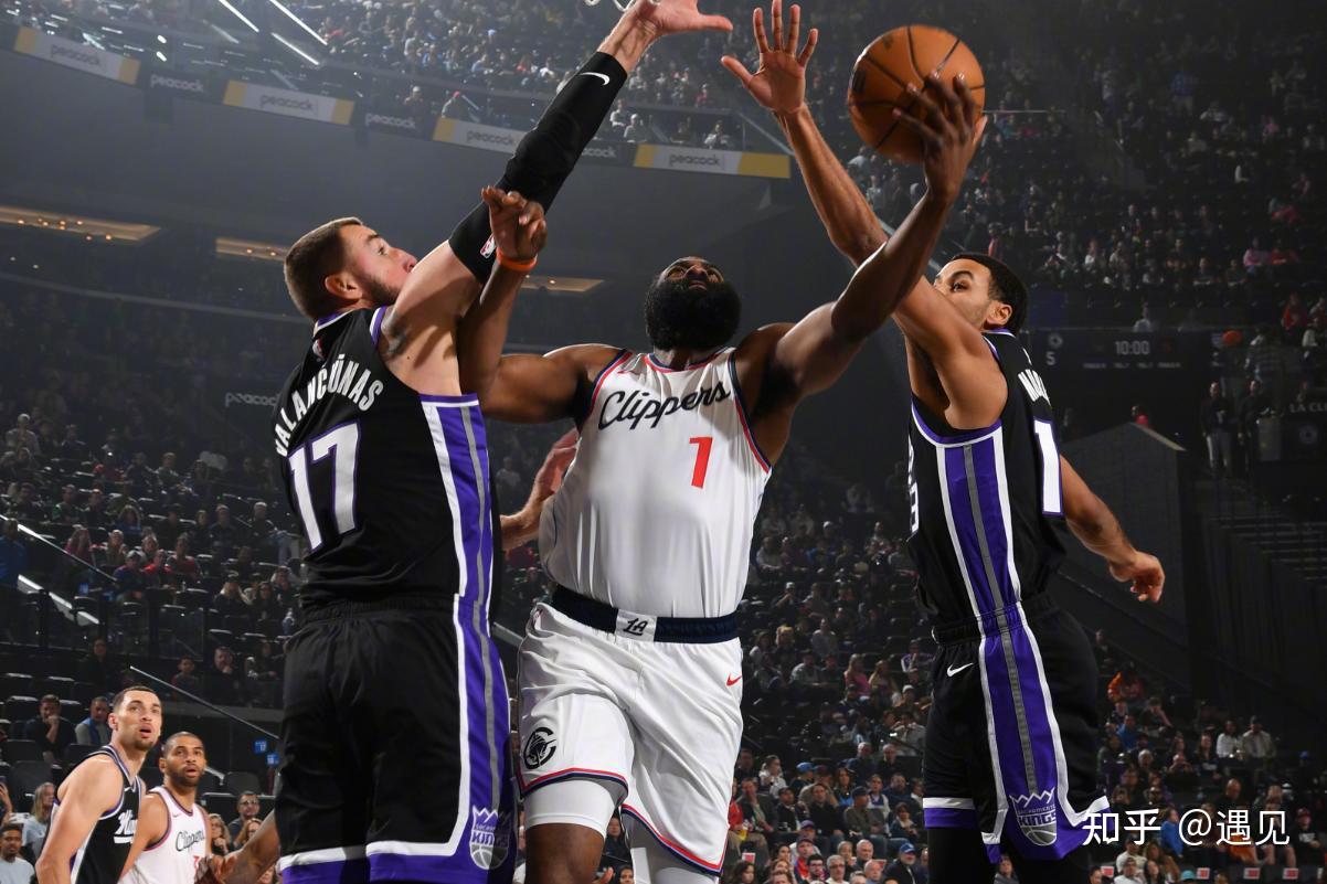 包含黄蜂不敌步行者，拉文得分高居的词条