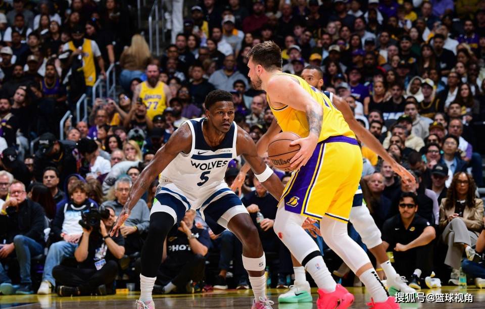 太阳逆转湖人，爆冷拿下季后赛首胜
