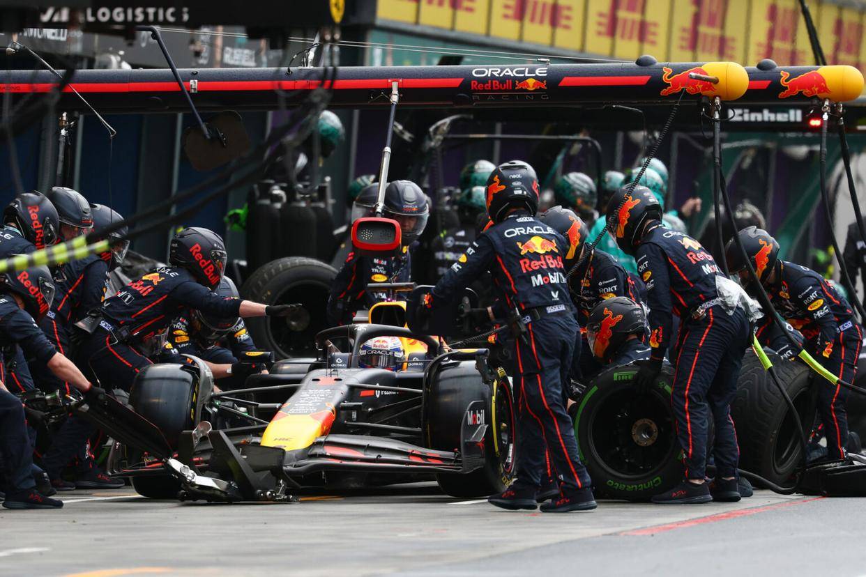 迈凯伦鏖战红牛车队,维斯塔潘带队取胜 迈凯伦鏖战红牛车队,维斯塔潘带队取胜