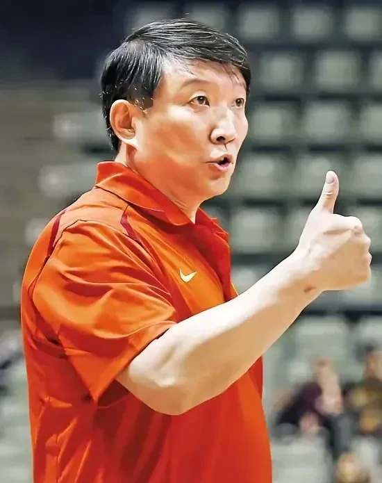 波兰队险胜奥地利队，奥恰洛夫刷新纪录