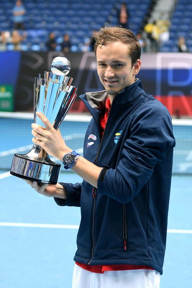 拉沃尔杯逆转戴维斯杯，梅德韦杰夫刷新纪录