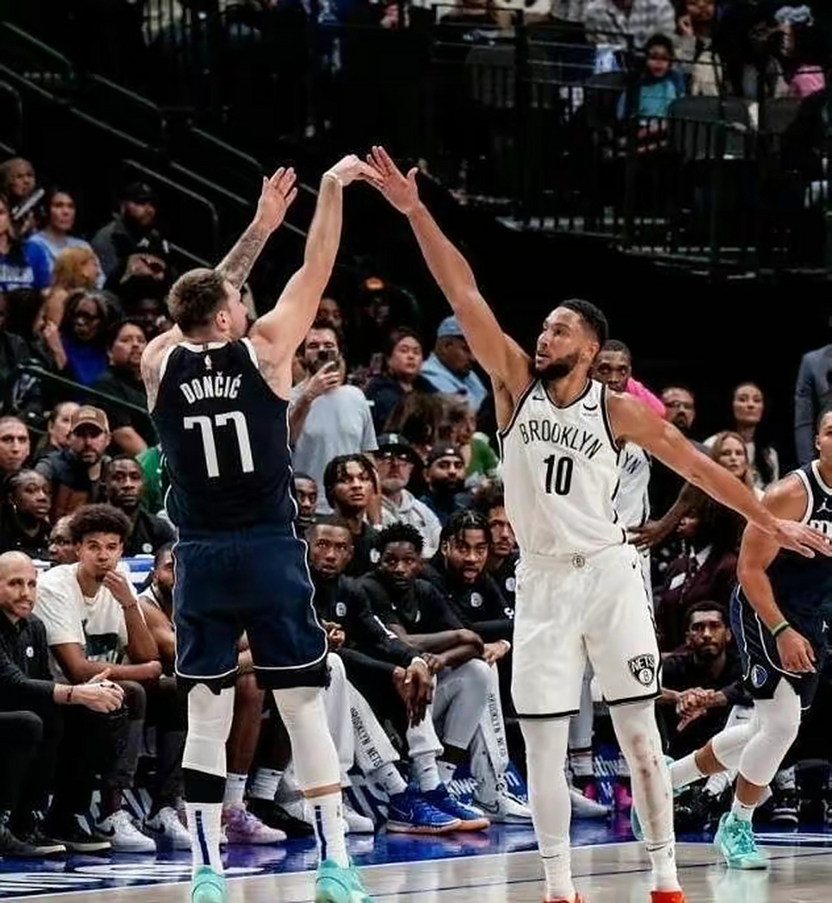 篮网完胜山东队，东契奇统治全场