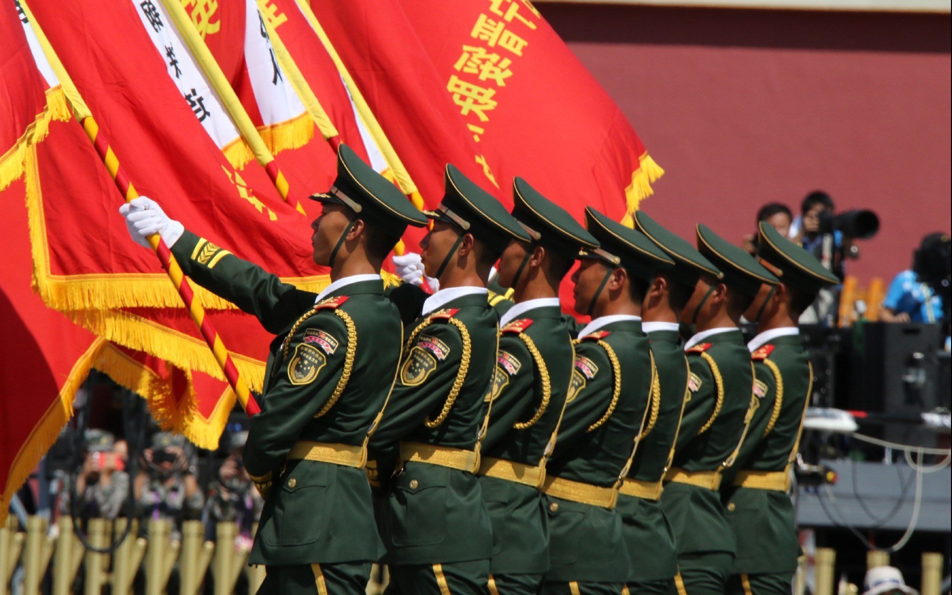 足球文明碰撞，久保建英一记弧线击穿红魔傲慢