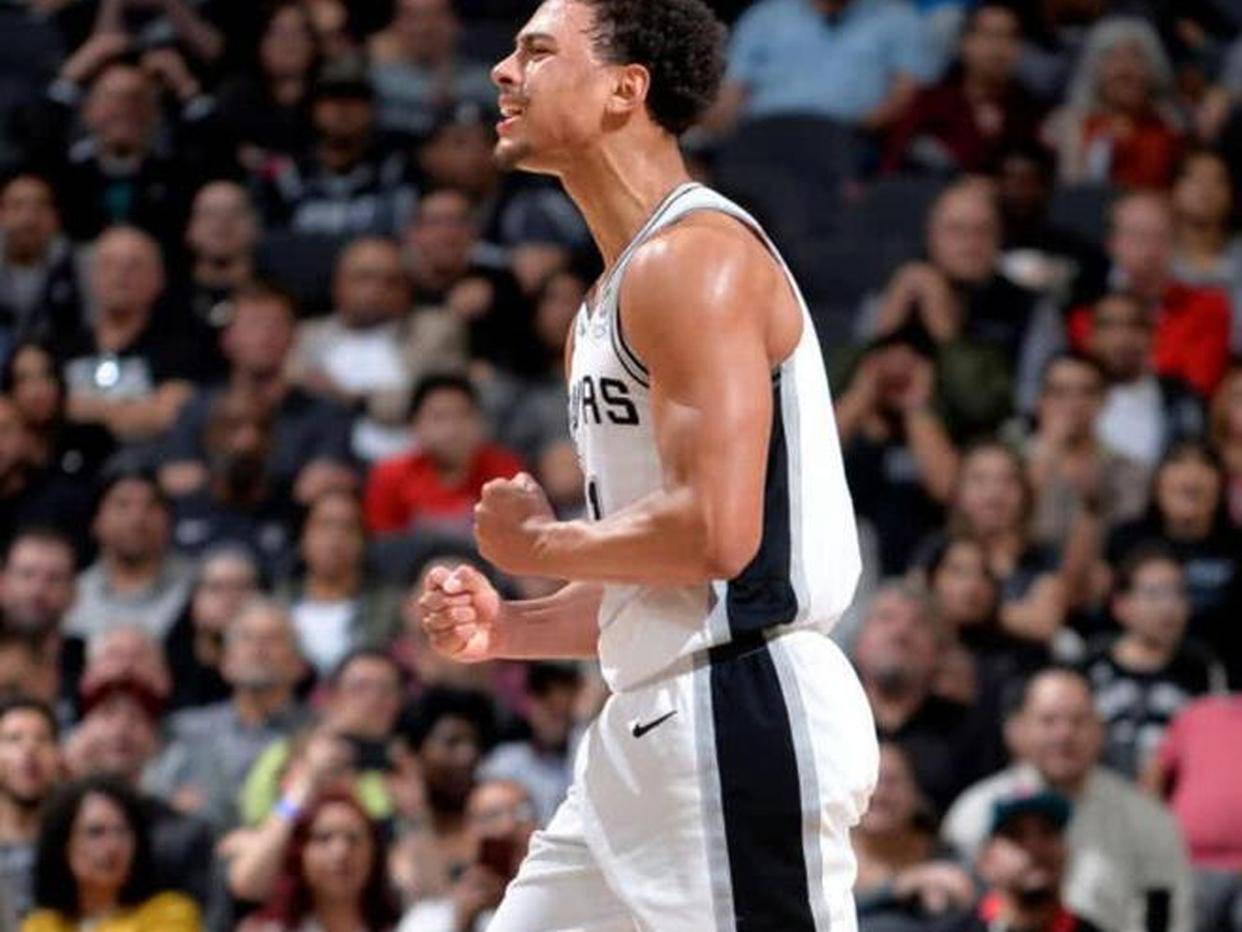 英超争冠焦点战，马刺强压尼克斯